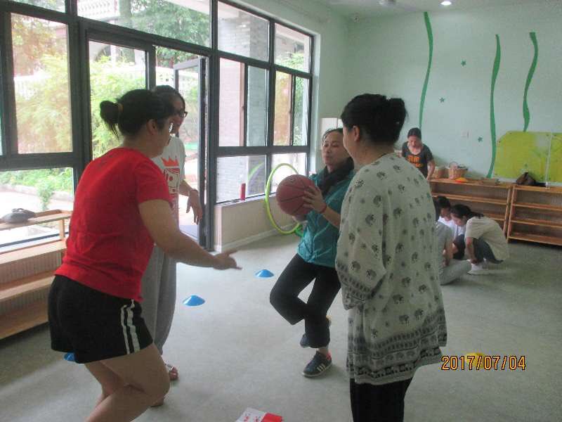 LI_LIN06's tweet photo. Shangcheng kindergarten teachers practicing #firstFUNS 🇨🇳 with support from each other @Create_Dev @creatorjohn @creatorronnie @Sarahthorp9 https://t.co/36oh7Pvd0z