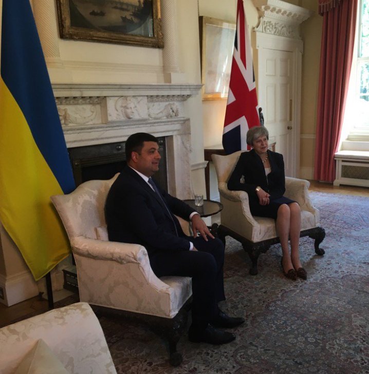 Проводжу зустріч з Прем'єр-міністром Великої Британії <a href="/theresa_may/">Theresa May</a>