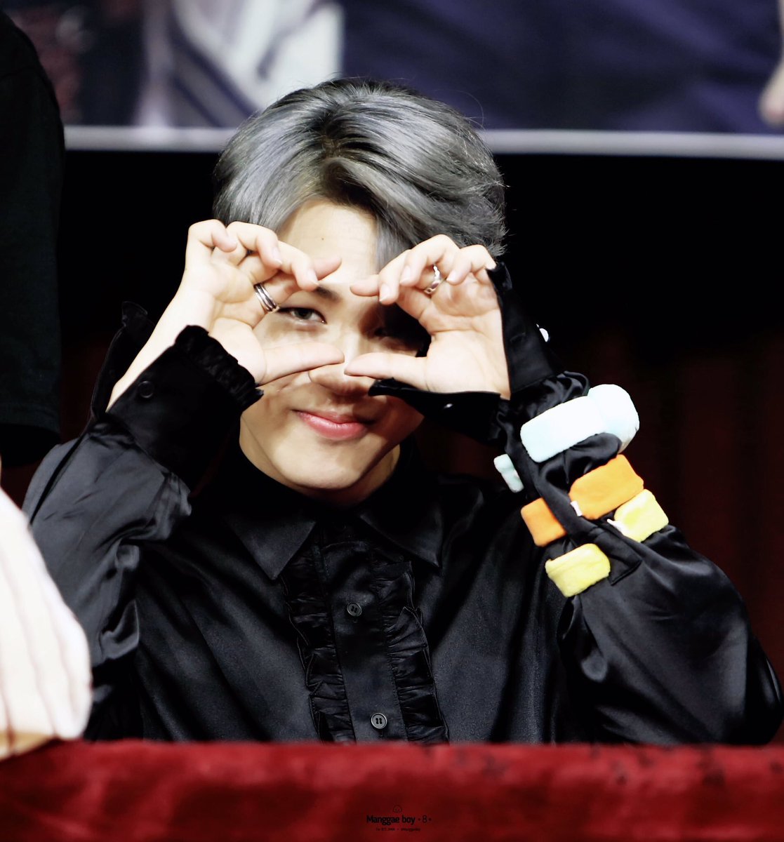 lajimolala_jm's tweet photo. Baby your love set my heart on fireworks

#JIMIN 📷: @ManggaeBoy https://t.co/CPiWsDrvqh