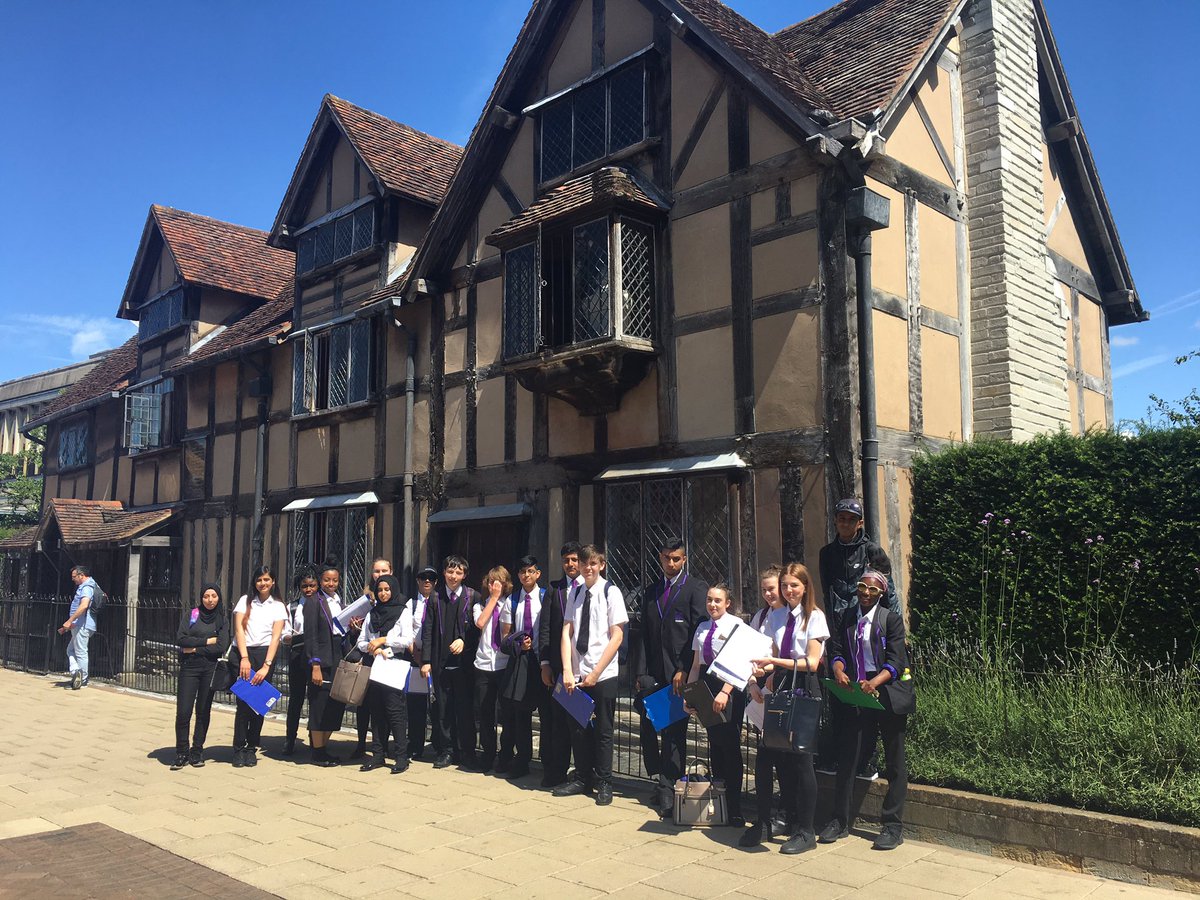 NBAcademy's tweet photo. Year 10 had a Great day in Stratford studying human geography. Due back at 3.30pm #nbaontour ☀️ 🌏 https://t.co/VCl5x9xJQM