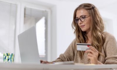 doctissimo's tweet photo. ➡ #BlogDoc Shopping : les femmes pas plus dépensières que les hommes https://t.co/KPL4vdjFZz https://t.co/jvWjQoVVYo