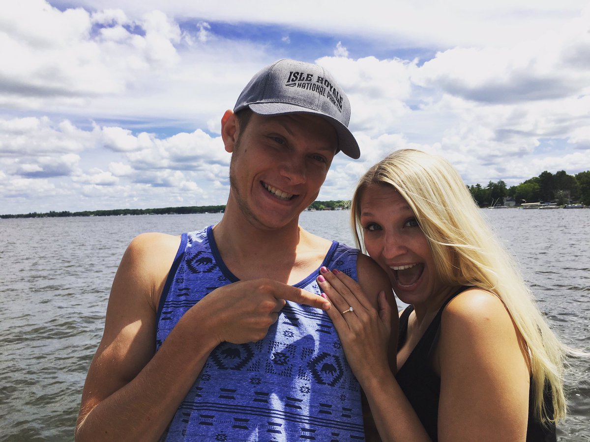 JacquelynMJones's tweet photo. The future is looking so bright! 💍 https://t.co/ng5FDxpsda