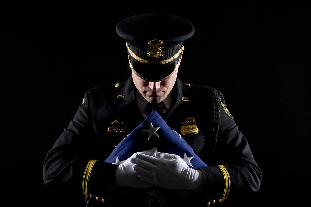 SecretService's tweet photo. In remembrance: Secret Service Lead Special Officer Keith A. Mills passed away last week in the line of duty. He served diligently as a Lead Special Officer in Kennebunkport for more than 18 years. We ask for your thoughts and prayers for his family, friends and colleagues. https://t.co/JaD9uSKHxK
