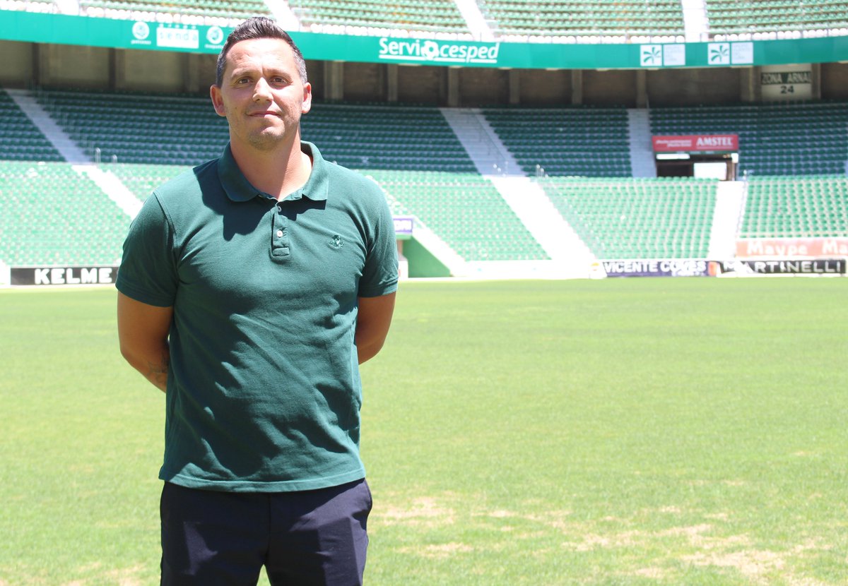 elchecf's tweet photo. 📝 FÚTBOL BASE | @GBeranger12 dirigirá al #JuvenilA y David Bascuñana entrenará al #JuvenilB.
➡️ https://t.co/yzdOzpwuPh https://t.co/z8fuDbUggq