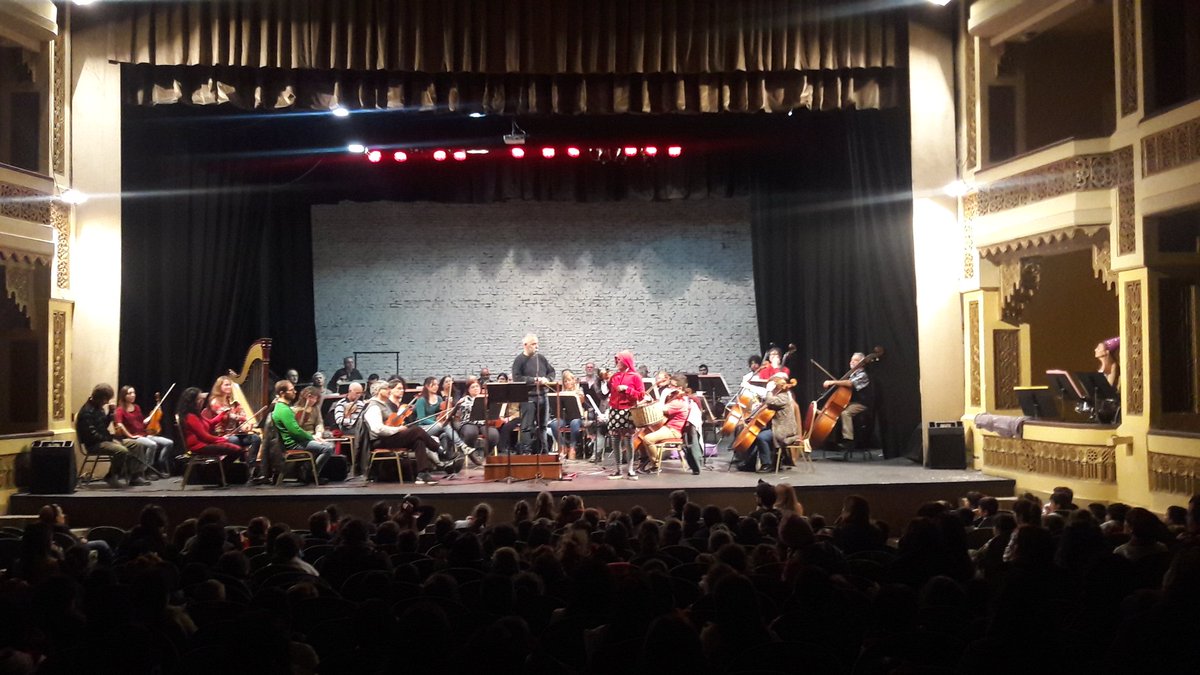 CulturaMGP's tweet photo. La Orquesta ejecuta Pedro y el lobo y explica la funcion del corno francés📯 #ConciertoDidáctico🎶 #TeatroColón https://t.co/bBW6318ICN