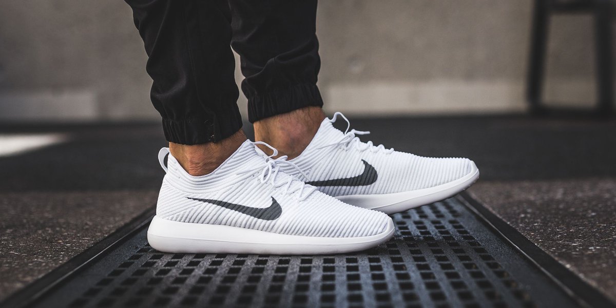 nike roshe two flyknit v2 grey