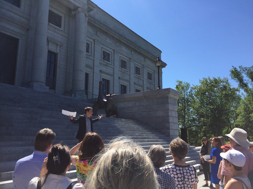 Merci #bernardlamarche pour cette visite commentée du Parcours d'art public TD au #mnbaq : mediaguide.mnbaq.org/#/parcours