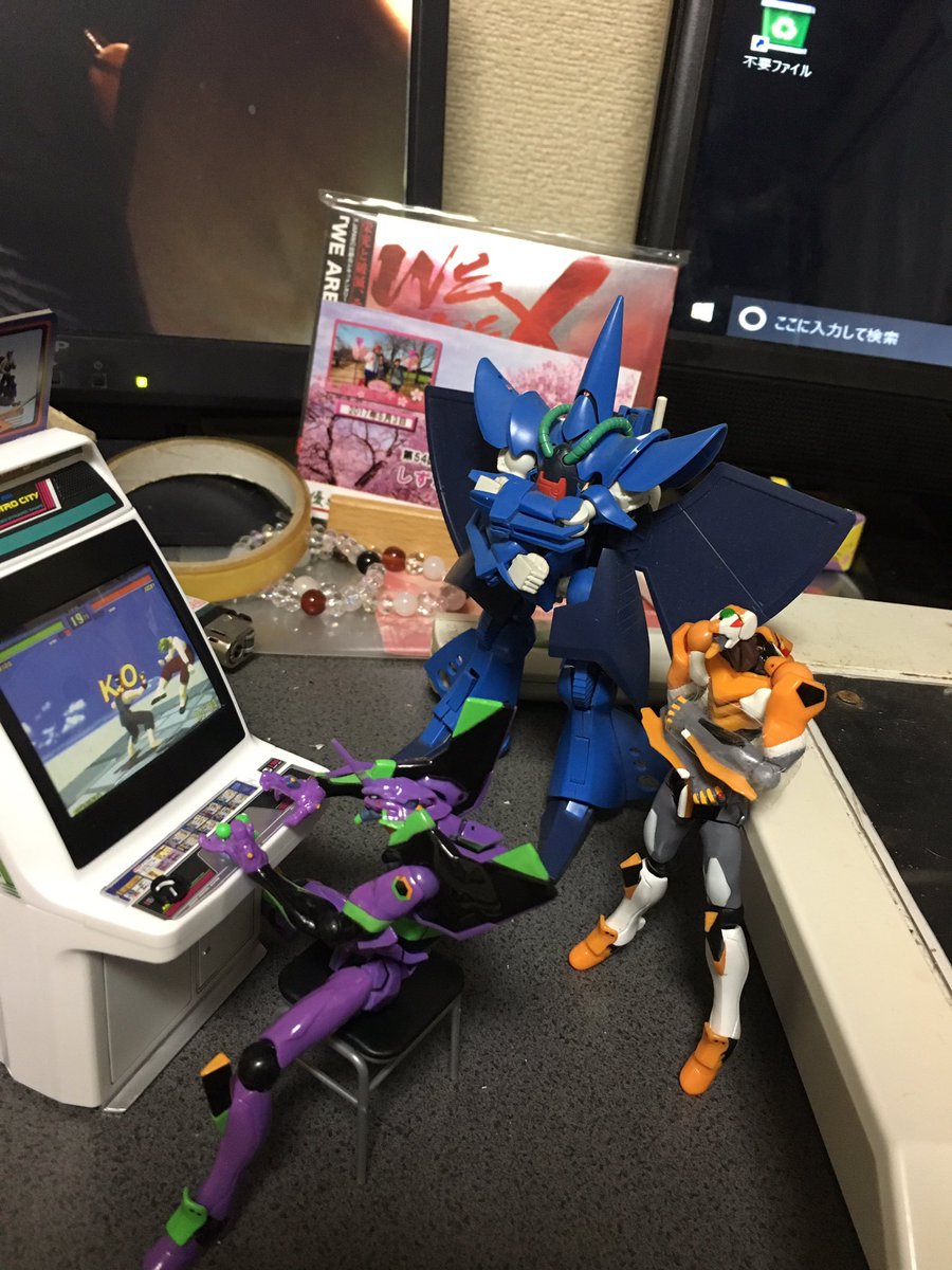 ゆ W スト5ガンプラ部 Na Twitteru アストロシティのプラモ完成 W 三 W ヒュンヒュン レバーはワイン持ちで ベガ立ちギャラリーを追加 W 三 W ヒュンヒュン あの頃のゲーセンを思い出すわー W 三 W ヒュンヒュン アストロシティ ベガ立ち ゲーセン