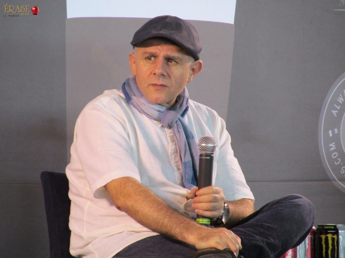 EuVStorybrooke's tweet photo. Panel @thereelbeverley & @FaustinoDiBauda - Domingo #StorytellingCon #EUVStorytellingCon https://t.co/DXfyXPX2EX