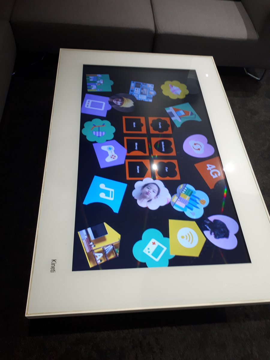 Premice21's tweet photo. Kineti au #hellolab d'Orange gardens!! #ilssontpartout #tableconnectee #iot #71 https://t.co/jYKKiHP2oJ