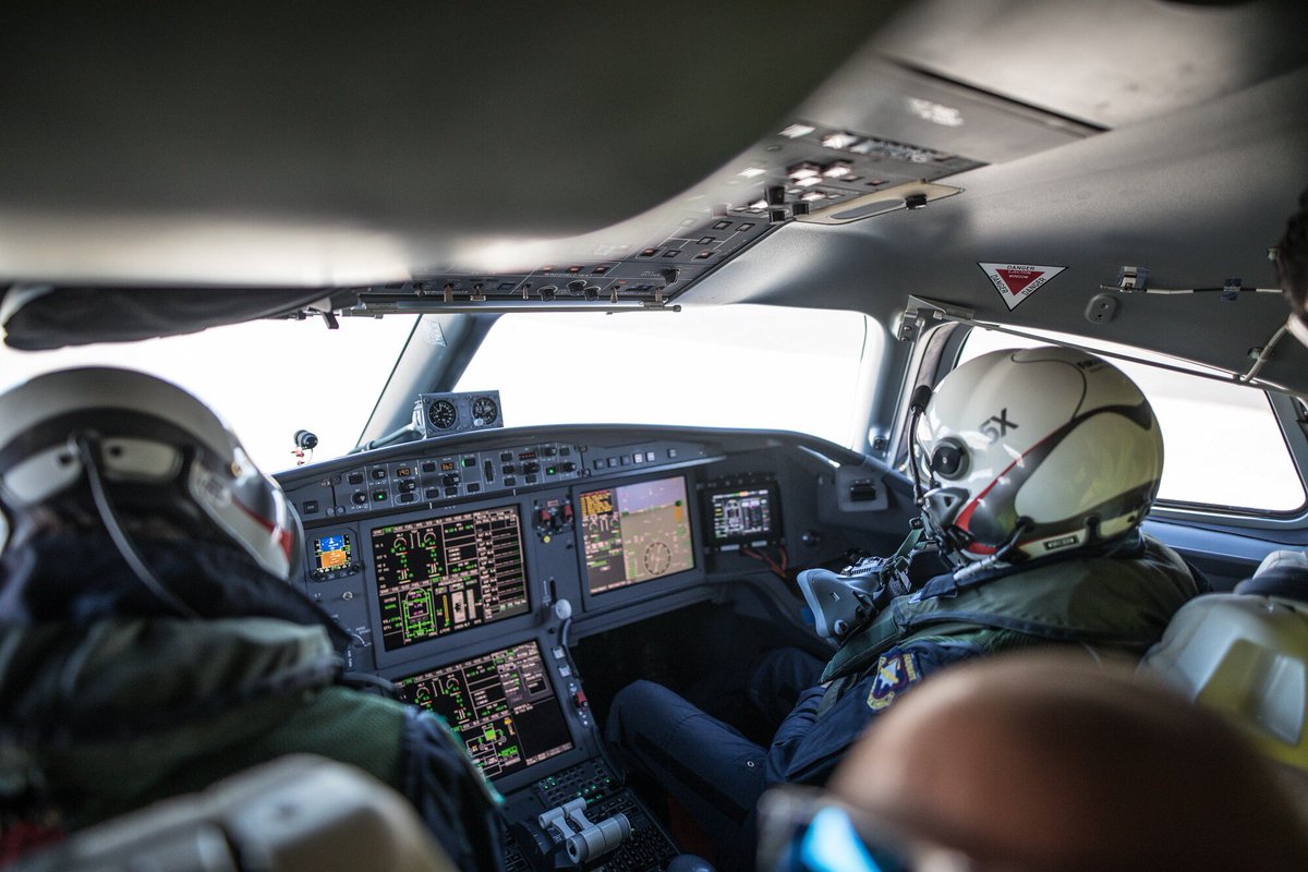 Dassault pilots, <a href="/PhDeleume/">Philippe Deleume</a> &amp; Philippe Rebourg, make #Falcon5X first flight a success.