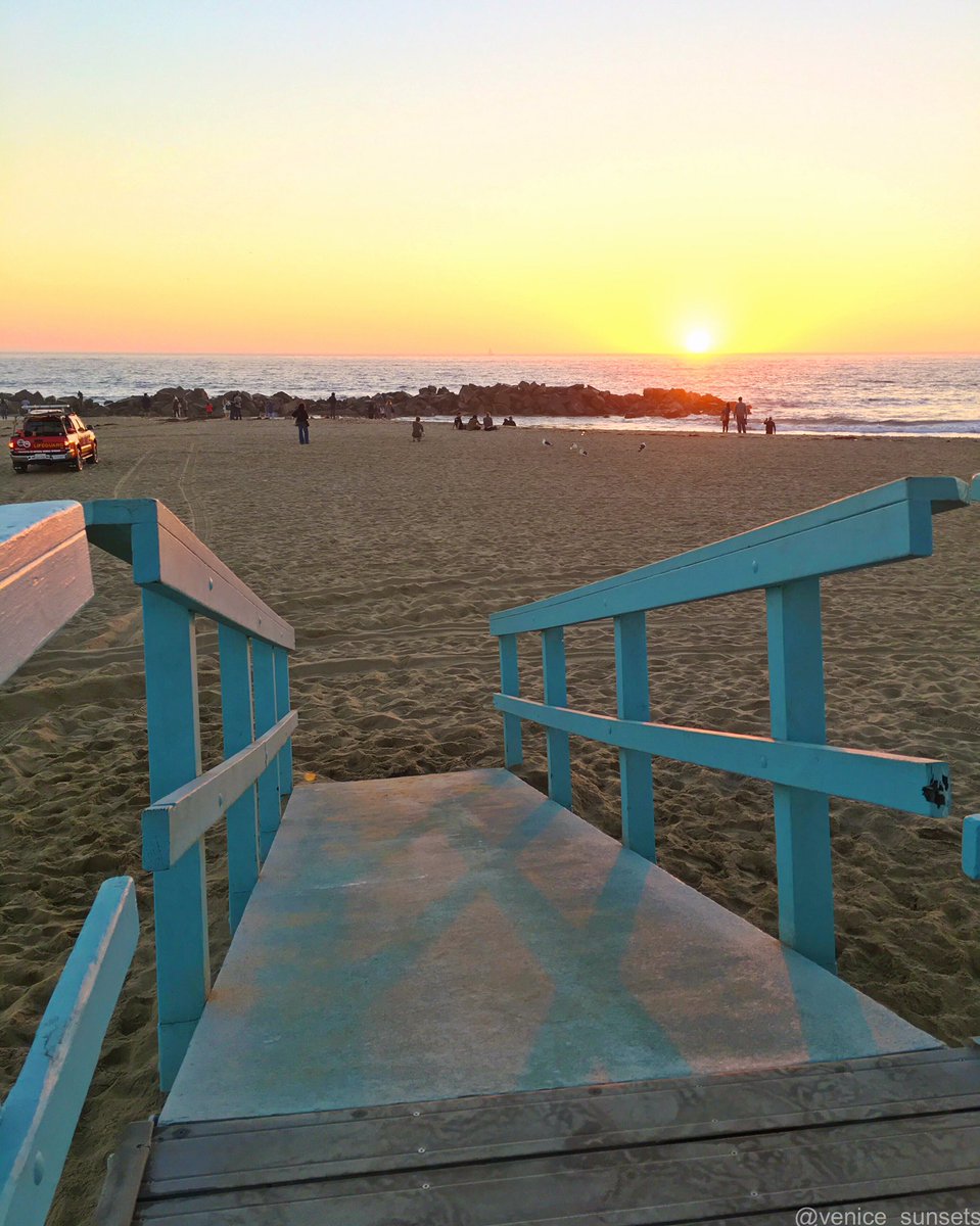 Venice_Sunsets's tweet photo. And the weekend continues. #independencedayeve #usa #venice_sunsets 🇺🇸🎇🇺🇸🎇 https://t.co/njocauk89B