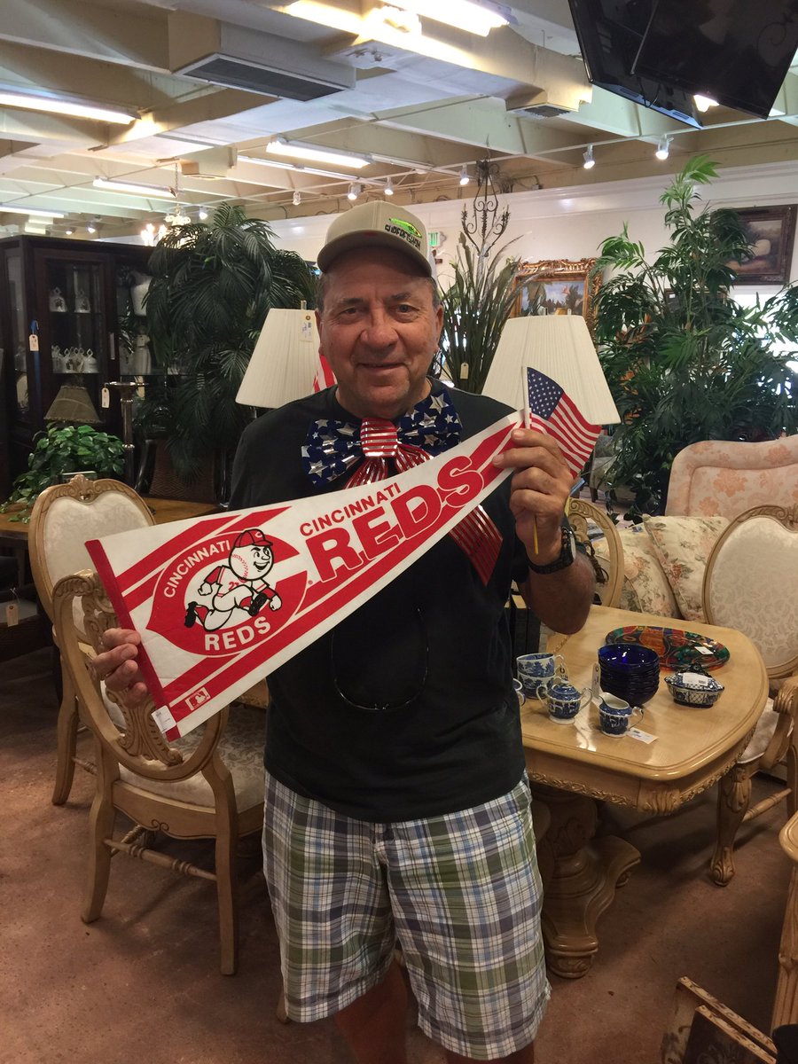 Treasures4Hope's tweet photo. @JohnnyBench_5 and the Reds celebrating the 4th at @Treasures4Hope 🇺🇸⚾️ #CatchEveryBall #catcher #legend #shopforacause #forthekids https://t.co/eMOa9i0d9G