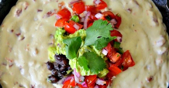 HannahTeson's tweet photo. My #Vegan Loaded Cashew Queso is a crowd-pleaser, y'all! Take it to any and all summer gatherings :) #vegansummer https://t.co/3o5VR5W25c https://t.co/q89WiRsrPM