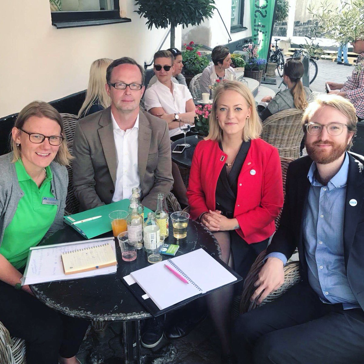 SSCO1896's tweet photo. Vi &amp; @SthlmStudentBo träffade bostadsmin. statssekreterare Alf Karlsson f prat om #studbo m Ingrid Gyllfors @VeroSallemark &amp; @johan_blixt1 https://t.co/S05C1wxyf9