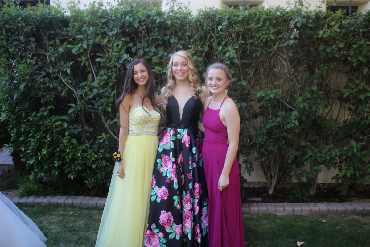 LindseyHelsten's tweet photo. Happy birthday Ellie!!!!!! I hope you have an amazing day!!! So excited for next year with you💙❤️ @jellieellie049 https://t.co/QXSoxXFDT8