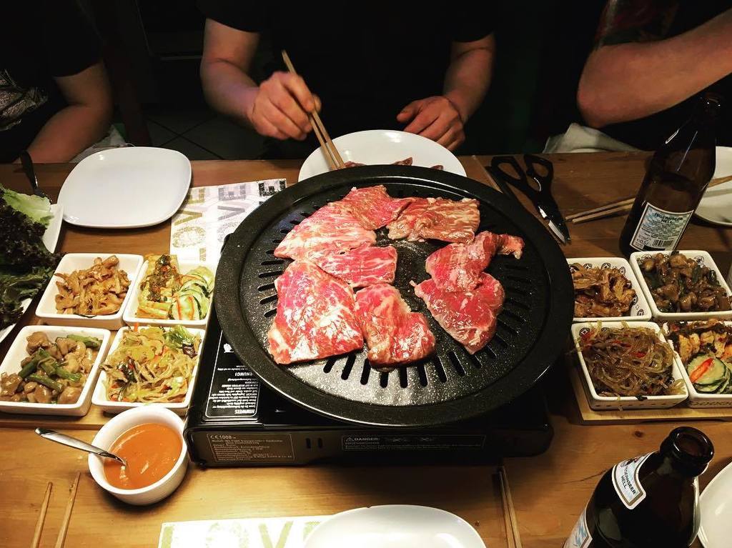 SukiAhri's tweet photo. Korean BBQ with MUN team #munich #koreanbbq #justasianthings #teamwork https://t.co/b7TftjE450 https://t.co/EQuCqI2Rol