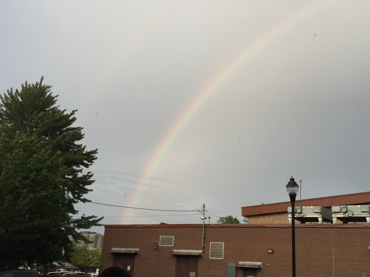 Beautiful rainbow over the skies of Montreal last night! Send us your pics. https://t.co/pWYq6vusvG