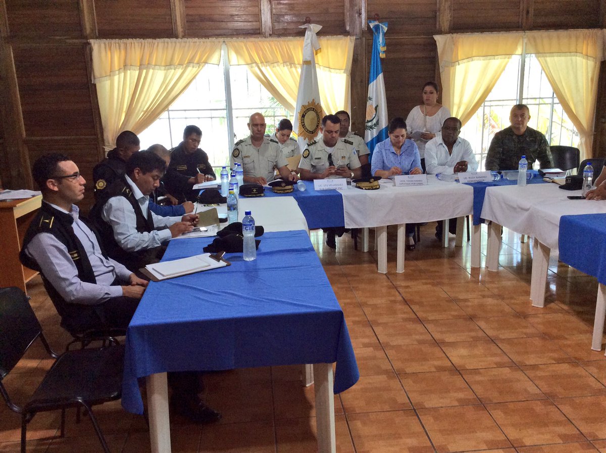 INFAMARBIM's tweet photo. Reunión mesa de seguridad del departamento de Izabal, gobernador Lic. Rudy Ramirez, Diputada Thelma Ramirez autoridades @PNCdeGuatemala https://t.co/bhYGEQw7v8