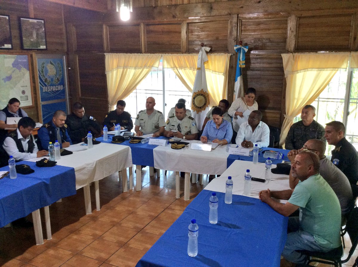 INFAMARBIM's tweet photo. Reunión mesa de seguridad del departamento de Izabal, gobernador Lic. Rudy Ramirez, Diputada Thelma Ramirez autoridades @PNCdeGuatemala https://t.co/bhYGEQw7v8