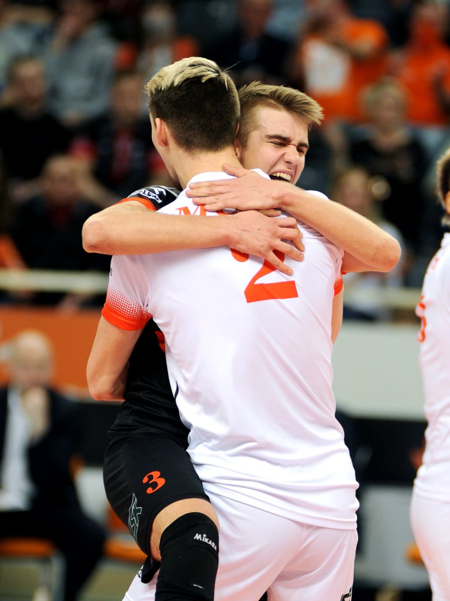 KlubJW's tweet photo. Maciej #Muzaj i Jakub Popiwczak (@liberat0r03) w szerokiej kadrze na mistrzostwa Europy. #EUROVOLLEY2017 #Polska #powołania #szerokiskład https://t.co/uNxfajaeVF