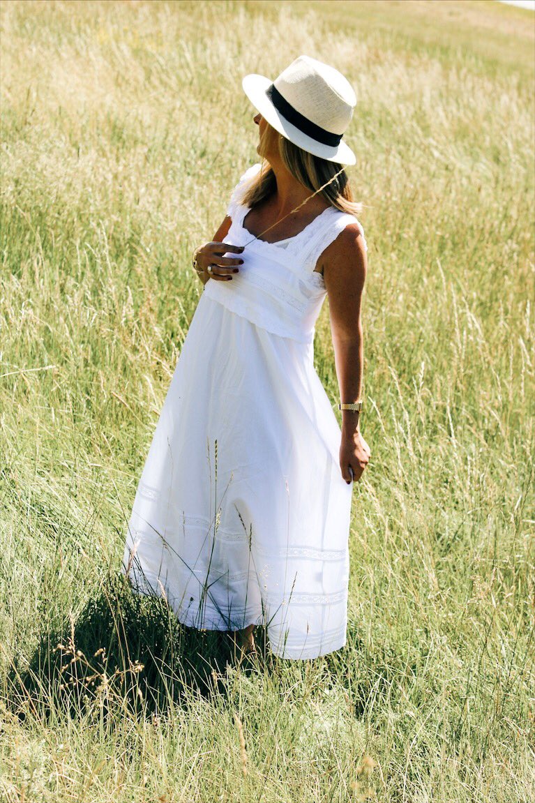 lesnotesdorees's tweet photo. Bientôt sur le blog 🔛on part à la découverte du village de #Bargeme 🌿avec un look tout en douceur #Summertime #Paca https://t.co/y21AKVLEM6