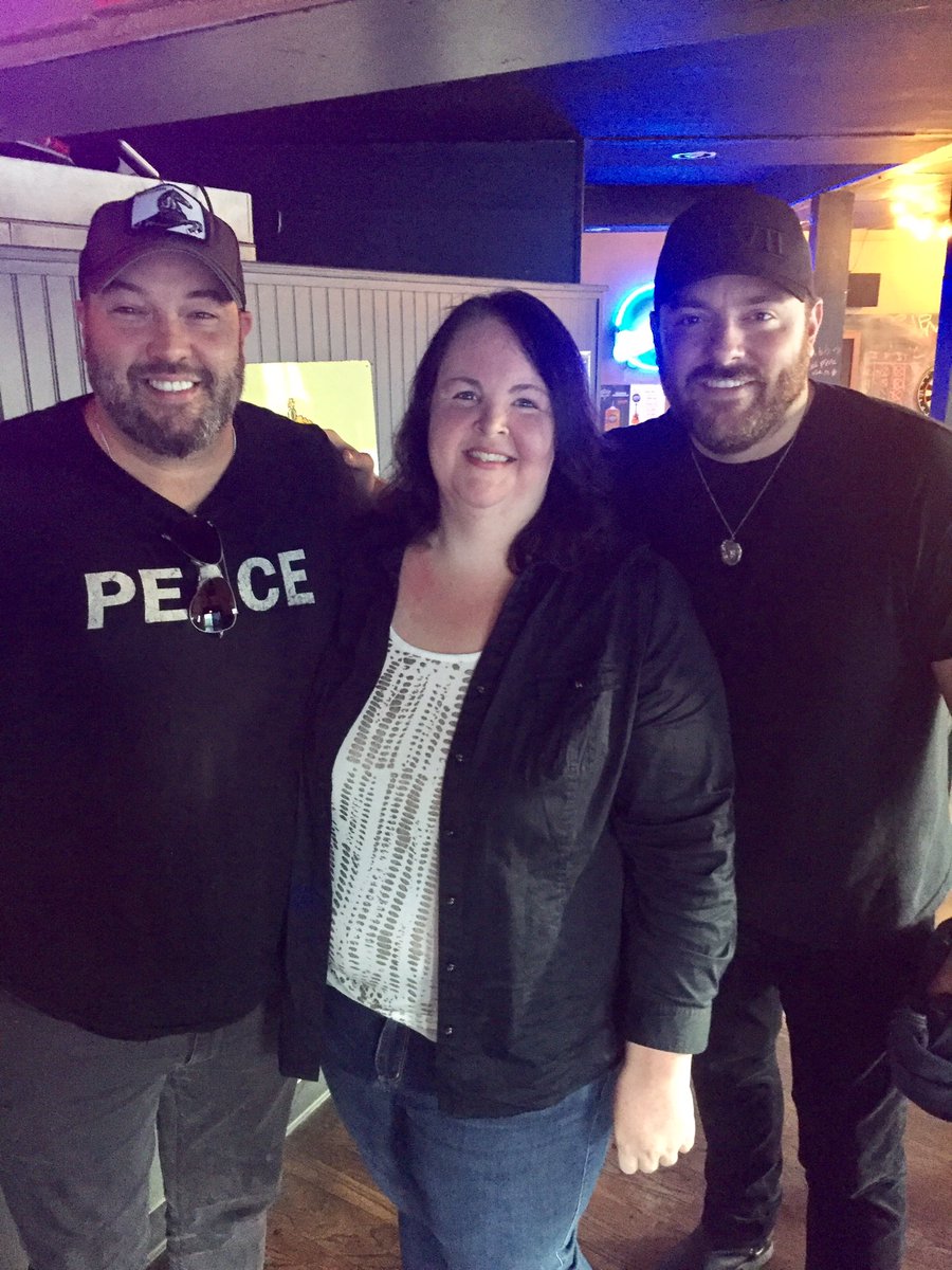 kalisa21's tweet photo. #mcm @ChrisYoungMusic @DavidTolliver #whenisthetour #h2hCYworldtour #losingsleep so #MeetMeInVegas #iknowwhereheavenis & #imcomingover 😂😬😍 https://t.co/pAsVY1dJtx