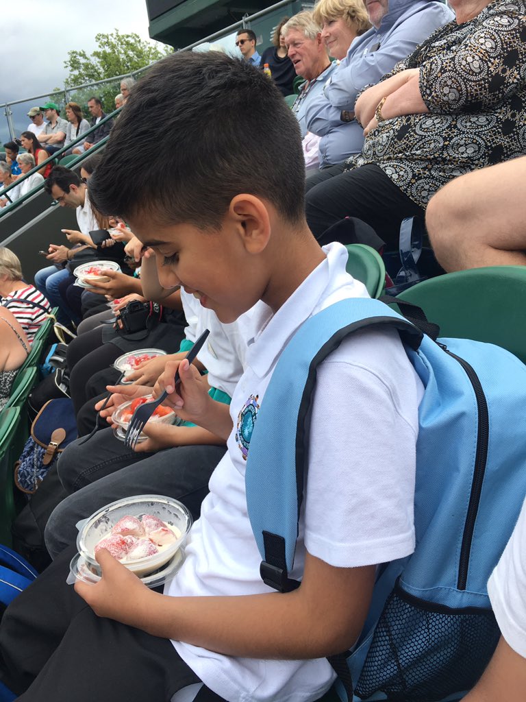 RachelMowat3's tweet photo. Enjoying the famous Strawberries &amp;a Cream #Wimbledon 🍓🍓🍓 https://t.co/SzZV0cn3gW