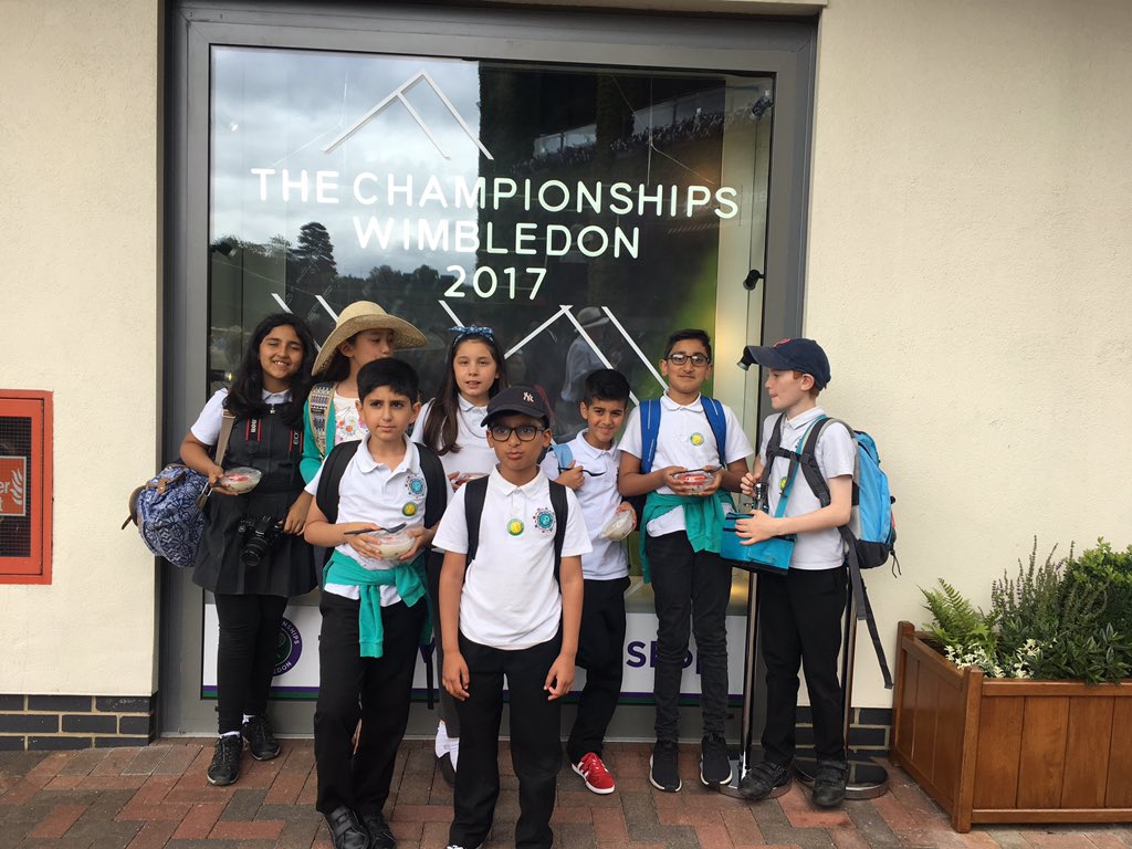 RachelMowat3's tweet photo. Having an amazing time at #Wimbledon 🎾 https://t.co/E4Wf1UQ9as
