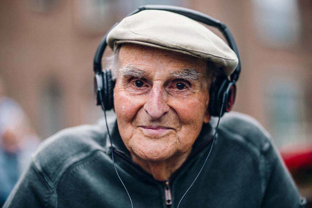 10_000HOURS's tweet photo. What do the elderly think of @MartinGarrix &amp; @Avicii songs? Check out the @thumpnl article! > https://t.co/z1qWYNEIHp https://t.co/8h8DlGXtZ2