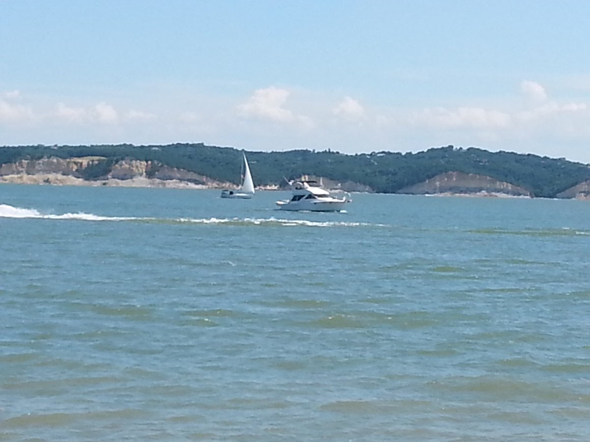 TimSeamanABC9's tweet image. This is why we endure #winter. Lewis and Clark Lake @YanktonSD