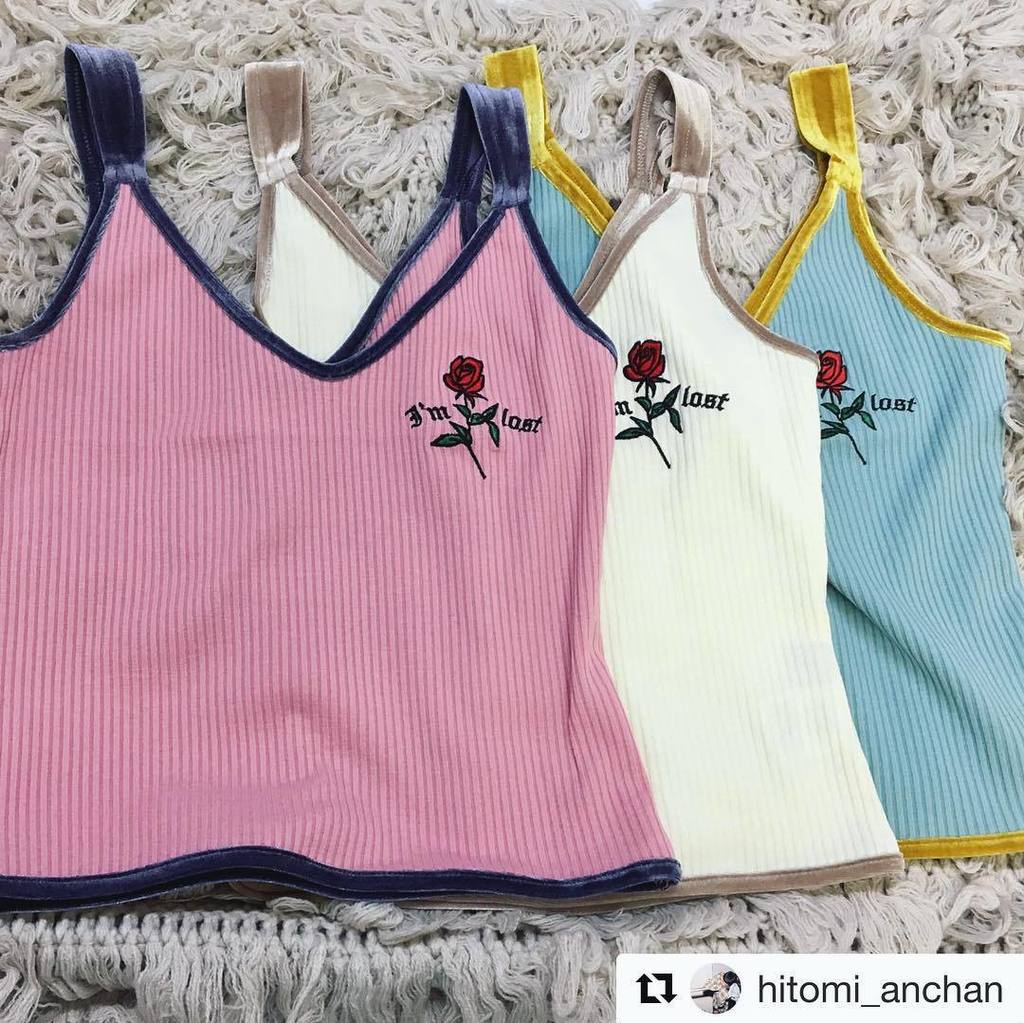 figandviper's tweet photo. 🌹coming soon...
✔️I'M LOST WITH RED ROSE TANK✨
胸にはバラとロゴ刺繍❤️各色異なるベロアパイピング🦋カジュアルなリブ素材との組み合わせが新鮮✨ #figandviper #imlos… https://t.co/RL1pYGoBm0 https://t.co/EtGwV9nXuo