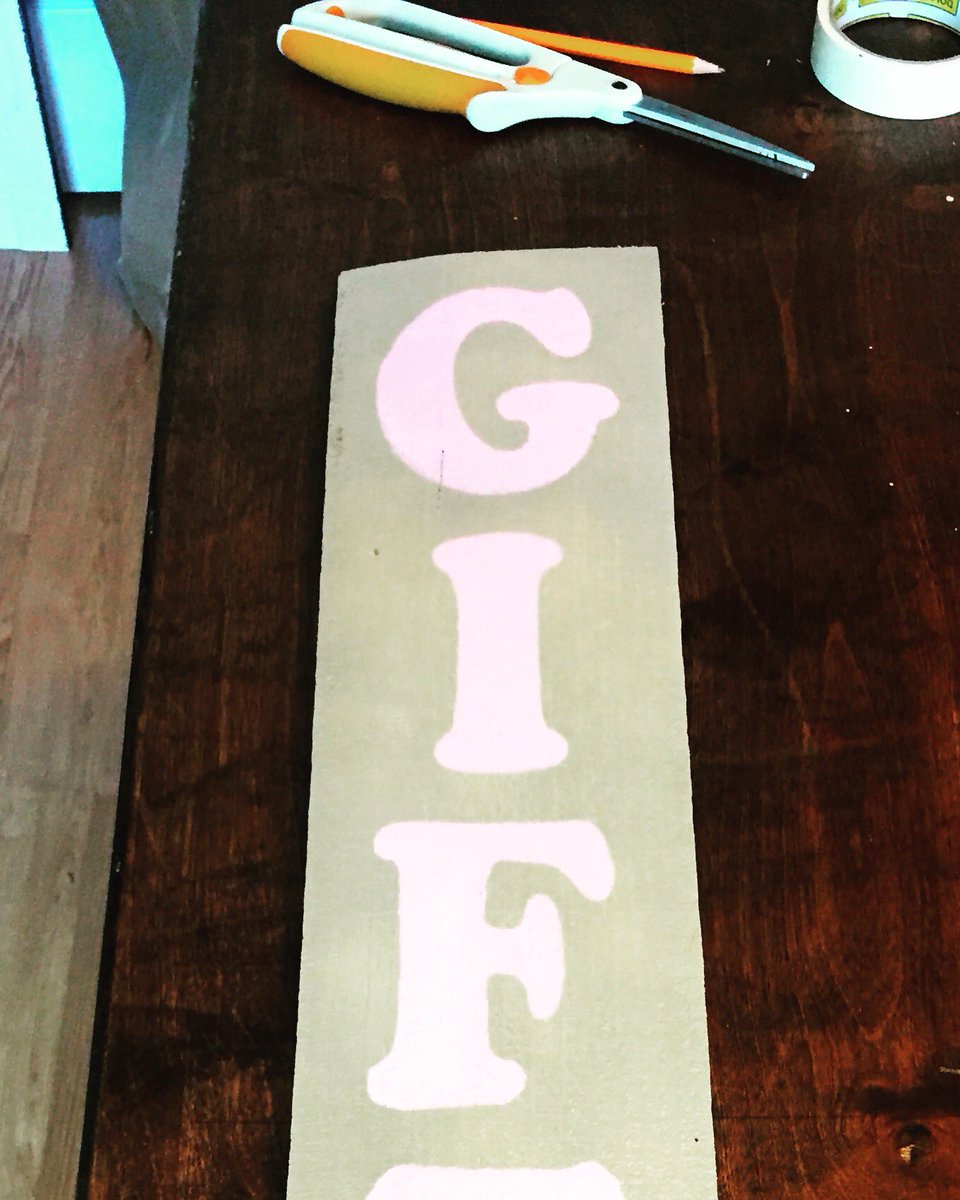 GruberDesigns's tweet image. Making some fun signs for the baby shower! Do you need any signage made? Dream it up. I can make it! #Gruber #CustomSigns #BabyShower #Gifts