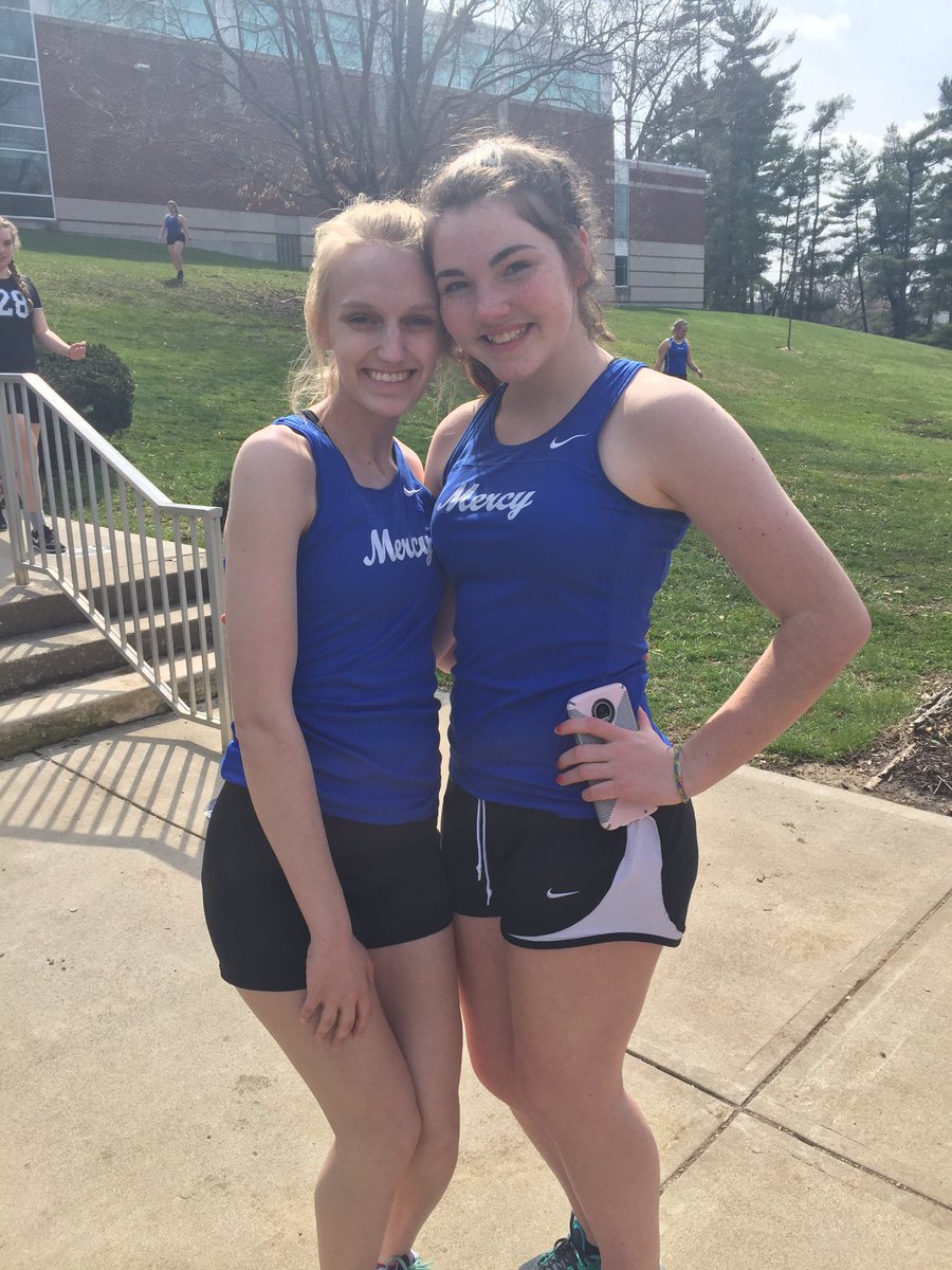 rachaelegamel's tweet photo. happy day of birth to my bff💕 thanks for all the memories and all the laughs! Have an amazing day, you deserve it! #thepoof #lick https://t.co/9ikJp1Voz6