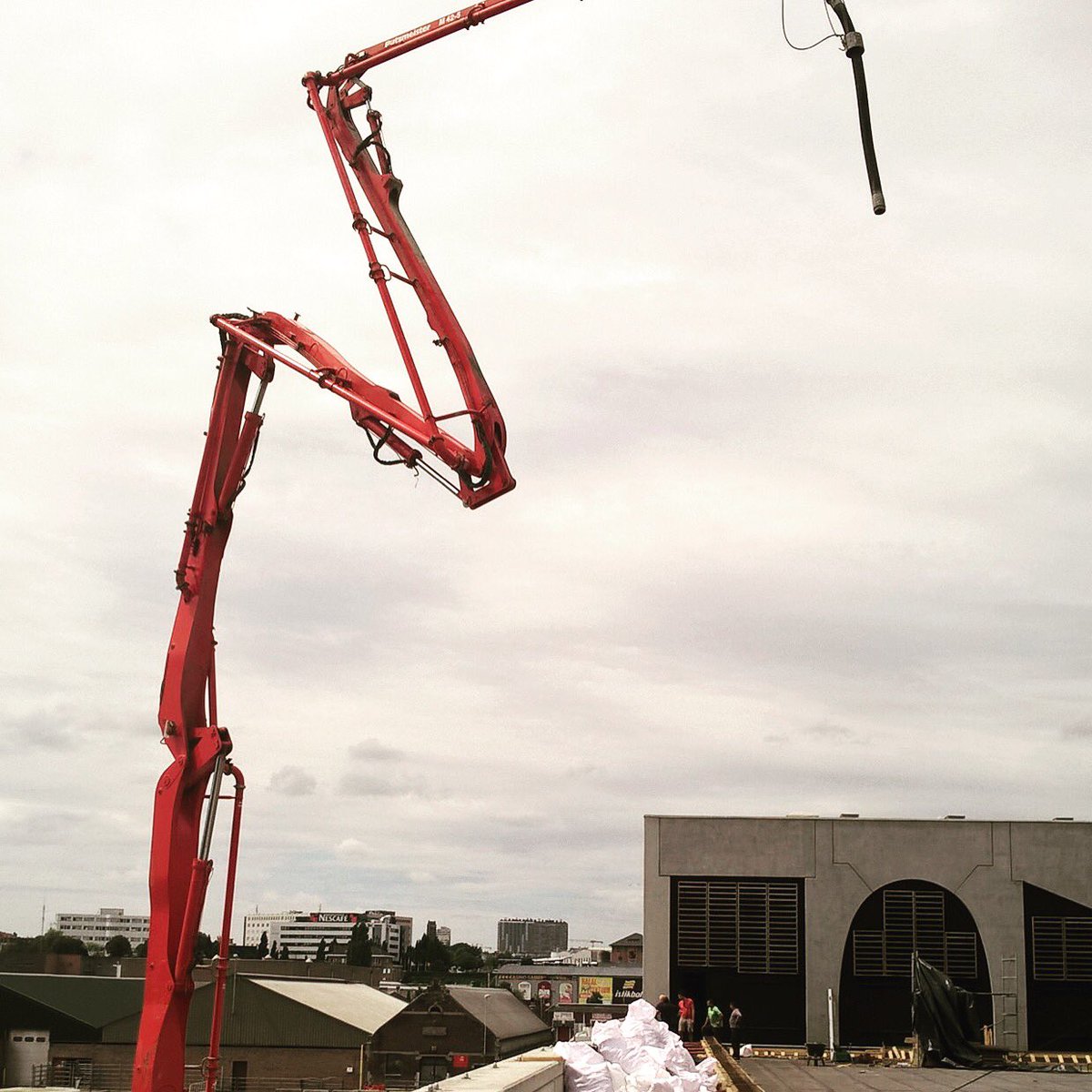 #BIGH #BIGHanderlecht #urbanfarming #greenhouse construction concrete beams being done today!