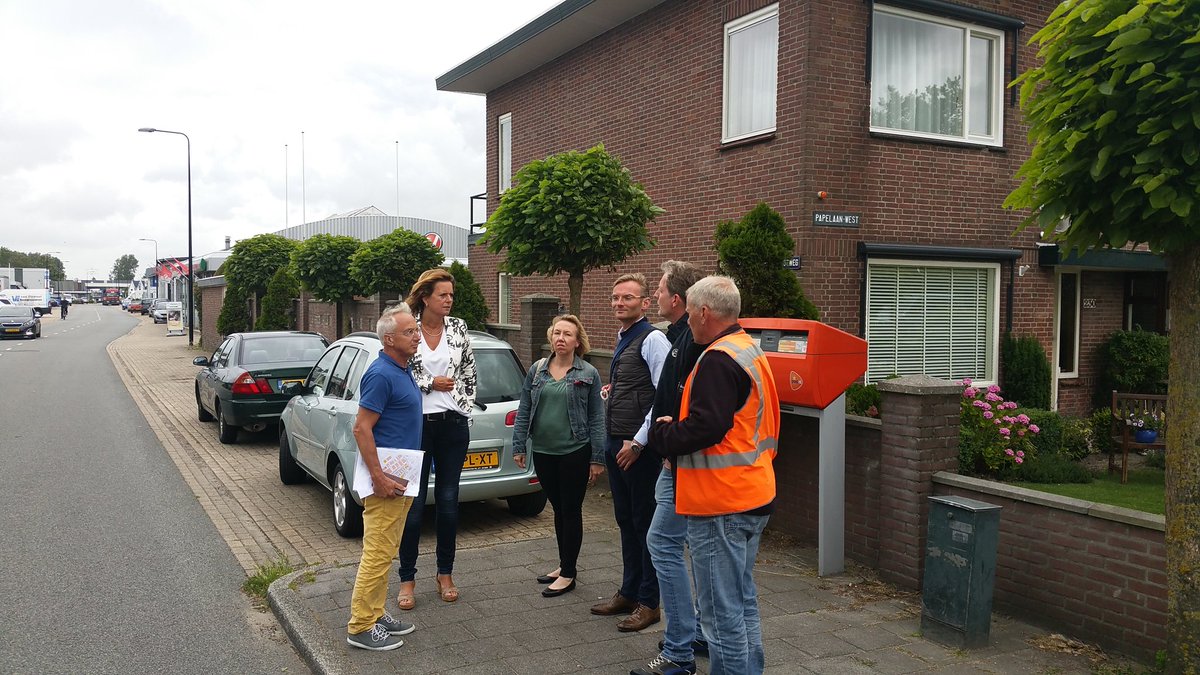 Rondje Dobbewijk met o.a. wethouder <a href="/NanningMol/">Nanning</a> . Trots natuurlijk op ons terrein!