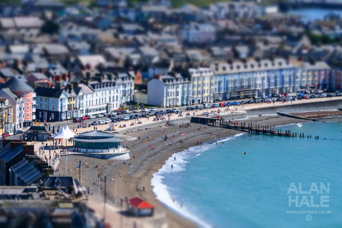 alanhalephoto's tweet photo. A "miniaturised" view of #Aberystwyth seafront on a sunny July day https://t.co/ZLP2PmMdyI