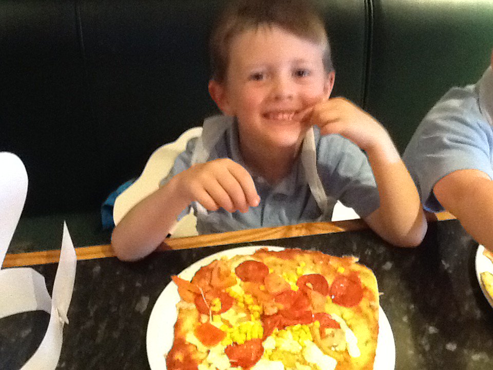 MalpasChurchInf's tweet photo. Yum - enjoying our hand made pizza! https://t.co/5wICwpMmjW