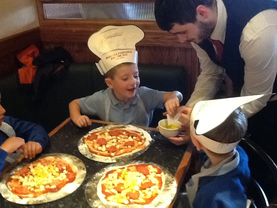 MalpasChurchInf's tweet photo. Yum - enjoying our hand made pizza! https://t.co/5wICwpMmjW