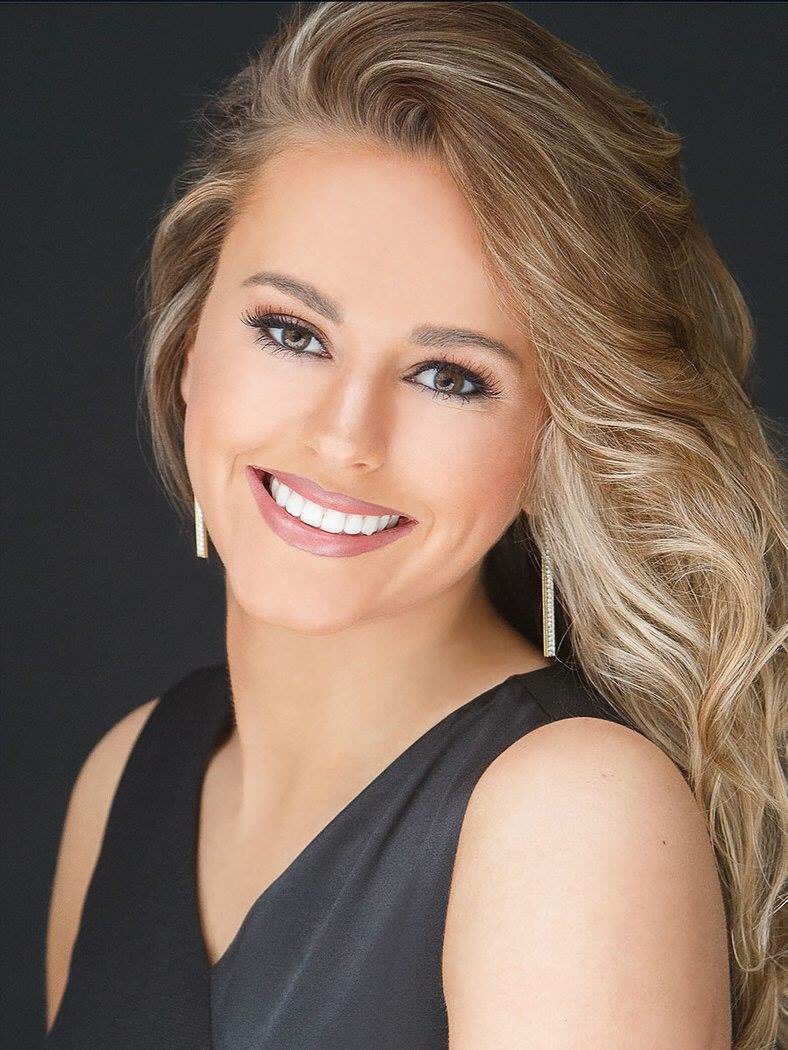 MissOhioProgram's tweet photo. Miss Ohio 2017 is Sarah Clapper! #mao #missohio #mosp https://t.co/FRT1qPMQkk