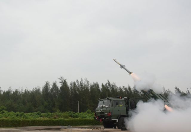 ArmyRecognition's tweet image. Successful flight test for #India|n made Quick Reaction Surface to Air #Missile #QRSAM
Read more news: bit.ly/2tATXca