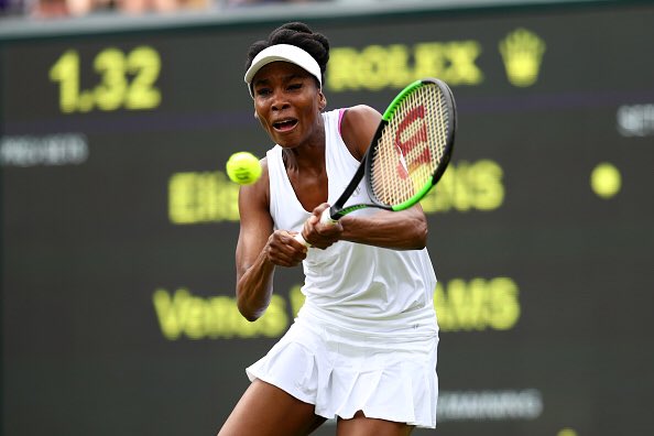 Pětinásobná šampionka Venus Williamsová si dnes zahraje s další soupeřkou z nedávného French Open