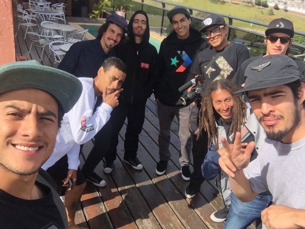 Equipos CONS de México, Argentina y Brasil, en el #ConverseBigPoolDay.
#ConverseCONS https://t.co/qlL9nDqe2K