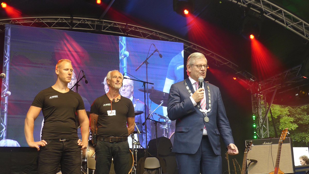 ZMNieuws's tweet photo. @JJMusicHouse Music festival groot succes! https://t.co/FJmrfKTsLN https://t.co/CkKRoYb8j8