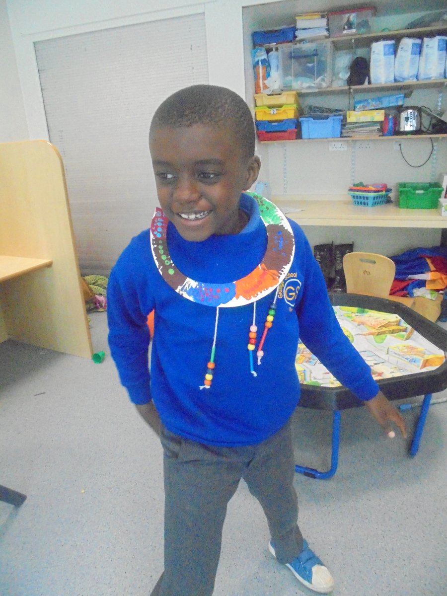 DiamondClassP4's tweet photo. Topic Countries; Using our fine motor skills to create African necklaces. #grangemcr https://t.co/b9RpFfvf7g
