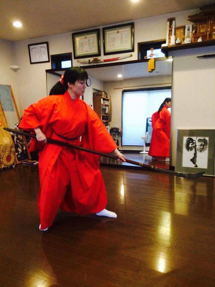 KoshiroMinamoto's tweet photo. 本日は、10/16〜17に深川江戸資料館小劇場で予定しています「平安夜話」のお打ち合わせの後、月妃女さんの薙刀稽古でした。集中して進展しました。#naginata #budo #bujutsu #bugaku #bugakuza #samurai #薙刀 #武道 #武術 #武楽 https://t.co/MIkeV55ZIv