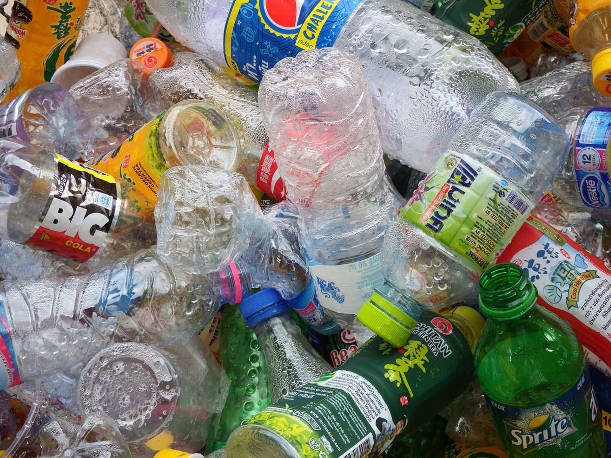 FlexopackVe's tweet photo. Con el #Reciclaje del plástico conseguimos reducir la cantidad de residuos provocados por botellas, bolsas  o envases. #FlexoTips https://t.co/R4SIWO7iYh