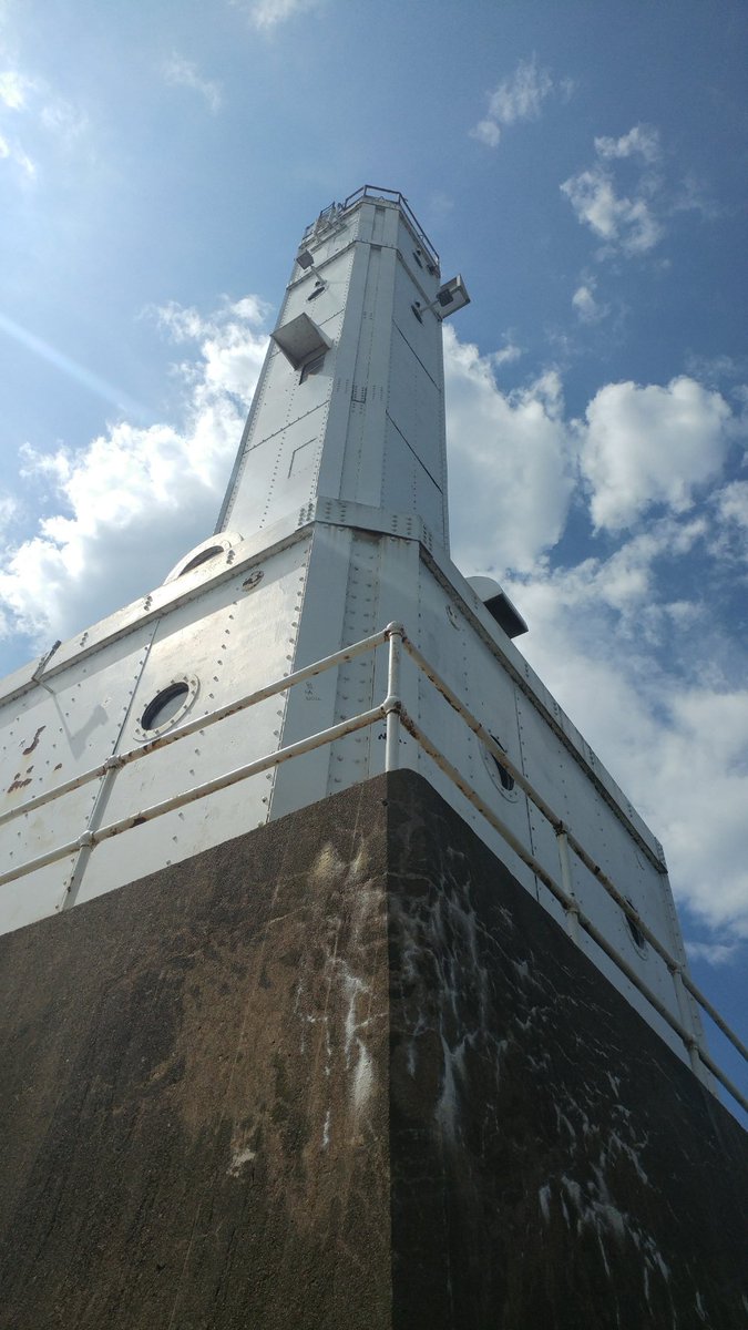 coolsport00's tweet photo. #HuronLighthouse https://t.co/fQAGgjvK4L