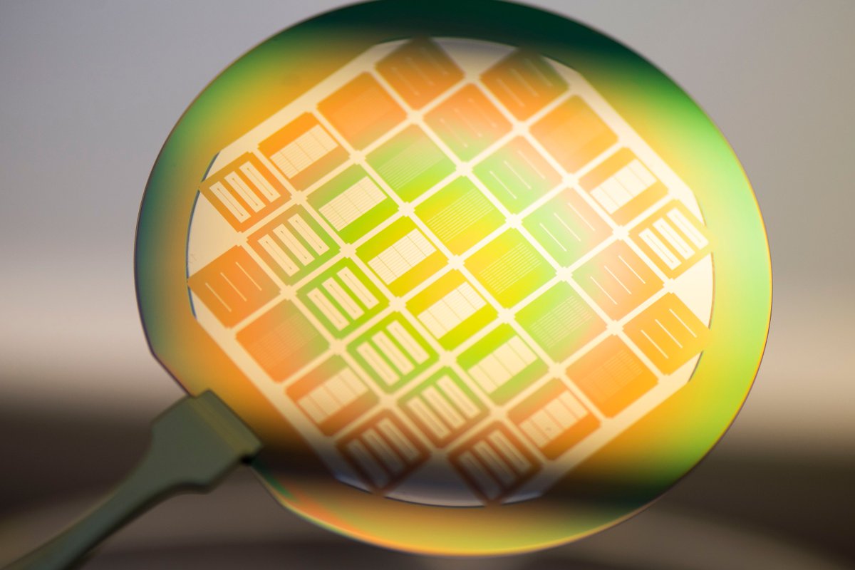 prifysgolCdydd's tweet image. Rydym yn helpu #clwstwr #lled-ddargludyddioncyfansawdd cyntaf y byd buff.ly/2tDQfhA