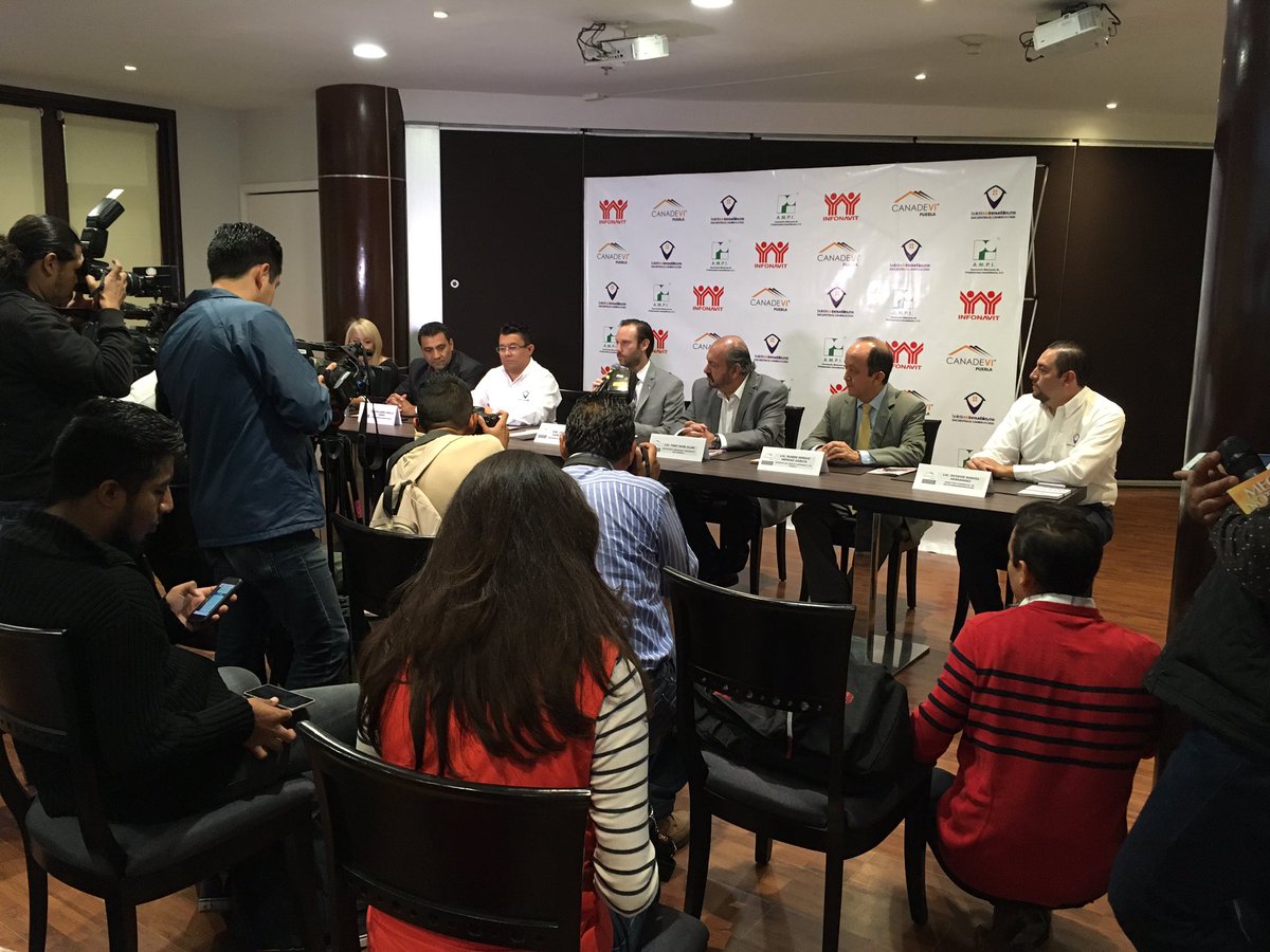 canadevi_puebla tweet media